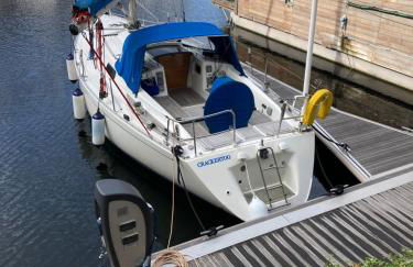Entire Boat at St Katherine Docks 2 Available select using room options - Photo 10
