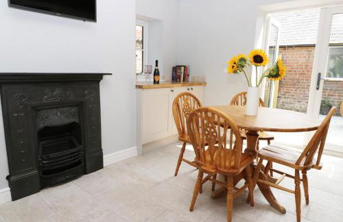 Corner View - Photo 6