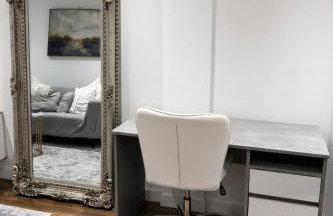 Stylish 2-Bed Apartment by Manchester City Cente - Photo 12