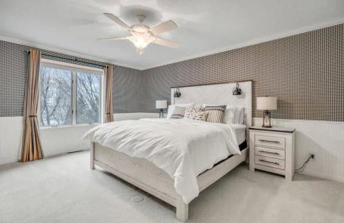 Immerse in Luxury Grand 5BR Lakefront Haven Views - Foto 32