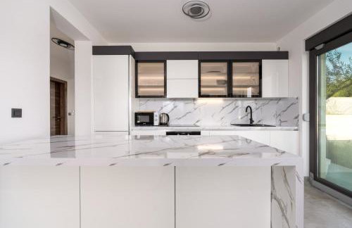 Villa Rosemary -semi-detached villa with a pool and a panoramic view, close to a sandy beach - by TRAVELER tourist agency Krk - Foto 25