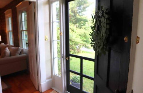 Hillside Haven: Luxe Farm Escape - 5BR-2 King Beds - Foto 14