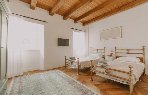 Fascino in Centro with private parking and 2 bedrooms & 2 bathrooms - Photo 30