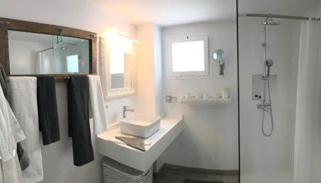 Romantic Casa Blanca - Photo 3, Shower