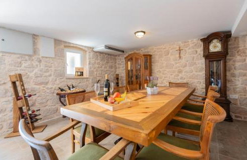 6 Bedroom Awesome Home In Prolozac - Foto 6