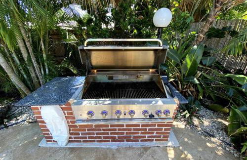 Deerfield Beach heated pool house - Photo 12