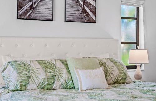 Pelican Paradise! Waterfront, BBQ, Heated Pool, King Bed, Luxury, Family Fun & More - Foto 7