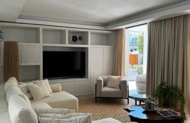 Marbella Bliss - Luxury 4-Bedroom VILLA with Garden, Private POOL & Jacuzzi, Marbesa near- 5 min to the Cabopino Beach - Photo 49