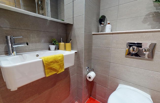 Student Only Studio with Kitchenette - Foto 11