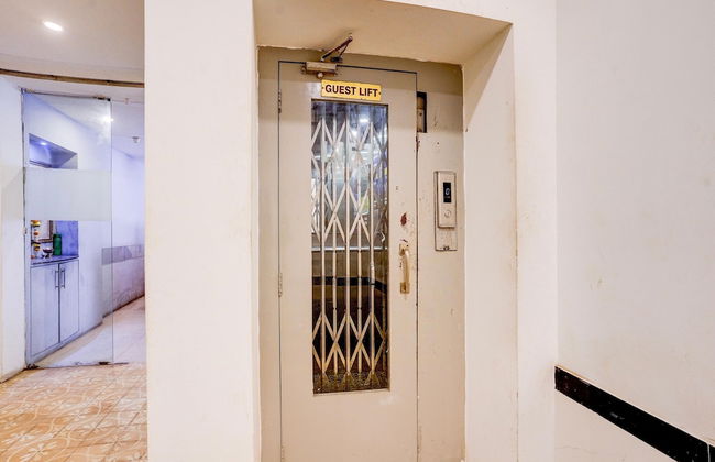 Elegant Stays at The Unicontinental Khar Mumbai - Foto 25