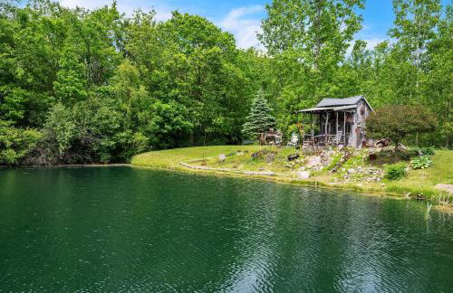 Lakeside Retreat with Hot Tub & Game Room home - Foto 7