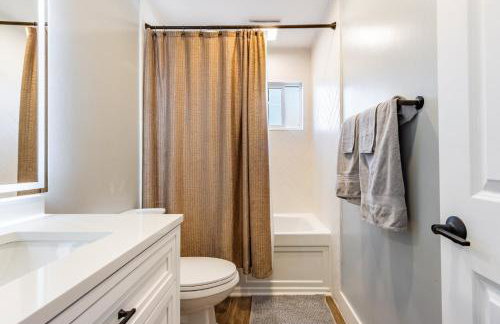 Spacious 4BR Retreat near Disneyland & Beaches - Foto 11
