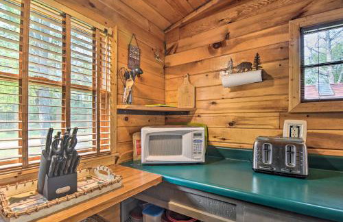 Lake Livin Cozy Cabin with Dock, Bar, 2 Kayaks - Foto 9