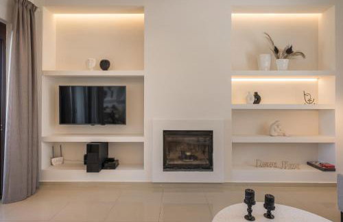 Villa Wisdom - Elegant & Homely with Pool, Galatas - Photo 14