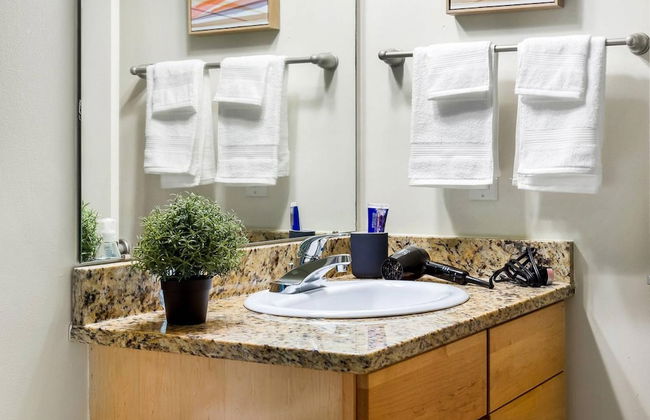 Loft Living in the Trendy Warehouse District - Foto 8