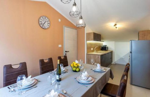 Beautiful Apartment In Cabrunici - Foto 21