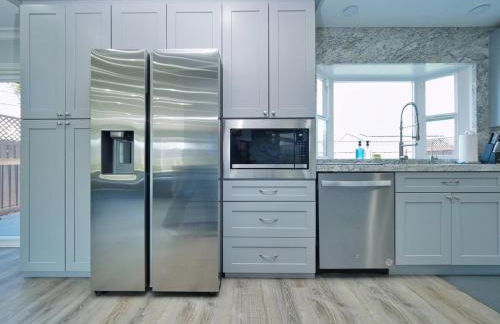 Renovated 5 Bd 3 Ba AC Private Deck Lawn - Foto 58