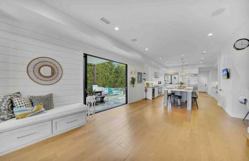 Coastal Paradise . Steps to the beach . Pool . Hot Tub - Foto 19