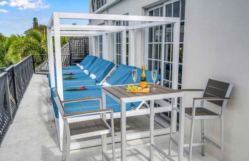 The Modern Castle Canal View Access Rooftop Living Greenhouse VlLLAS - Foto 48