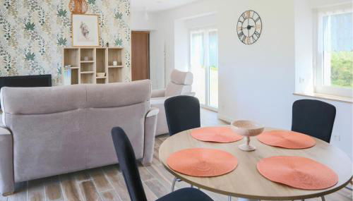 Amazing Home In Runan With Wifi - Photo 3