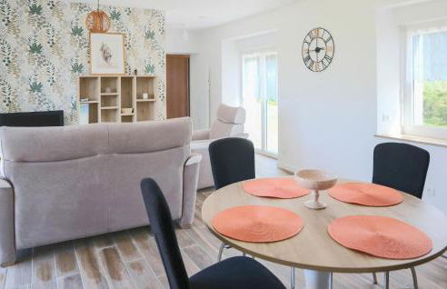 Amazing Home In Runan With Wifi - Photo 3