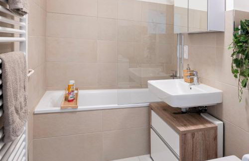 Moderne 2-Zimmer-Wohnung mit atemberaubender Skyline Aussicht auf Frankfurt! - Foto 5