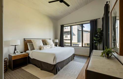 Luxe 3BR Lake Escape - BBQ Firepit & Pickleball - Foto 18