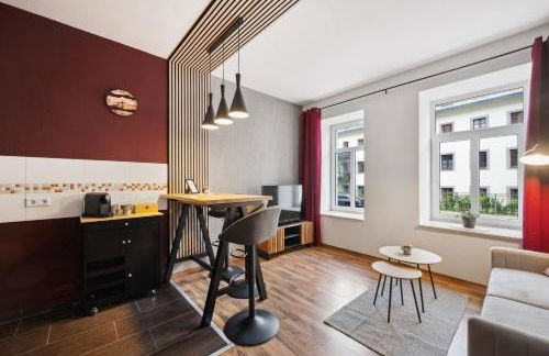 Gemütliches Apartment - hochwertiges Boxspringbett, privater Parkplatz, Terrasse, komplette Küche, WLAN, 40 Zoll HD TV - Foto 8