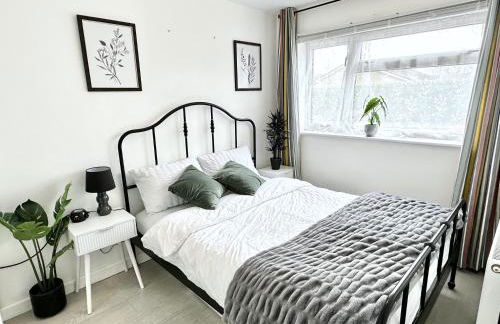 5 bedroom detached house sleeps 13 spacious Parking 5 mins driving to Bicester Village - Foto 15