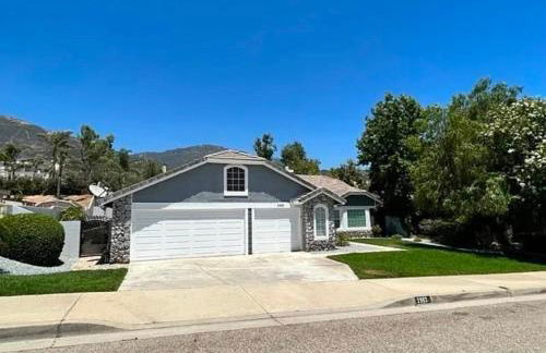 Luxury 4 Bedroom Home Pool Big Yard San Bernardino - Foto 19