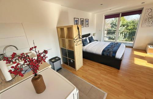 Quiet Garden-View Studio Apartment - Foto 17