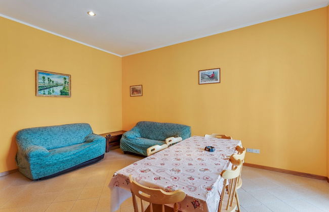 Spacious Lakefront Apartment - Photo 19