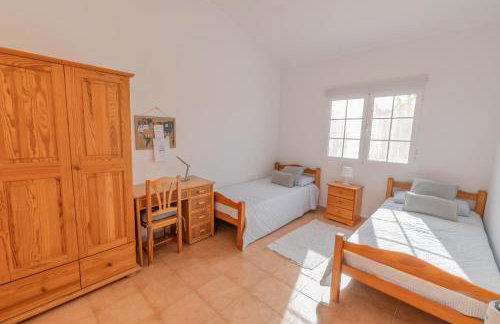 Casa Amaya - Spacious House with Pool, Large Garden, BBQ, 2 Terraces, and Ideal Location - Foto 15