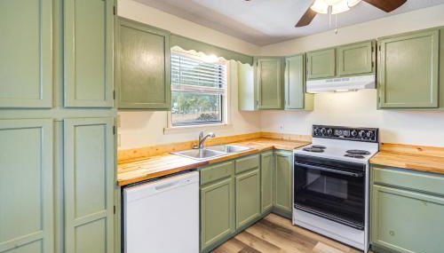 Group Getaway! Hill Country Basecamp with Trails - Foto 4