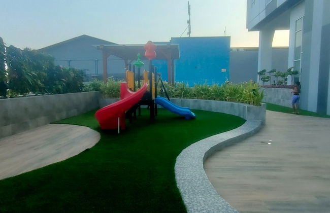 New Studio Apartment With Strategic Location At Suncity Residence - Foto 27