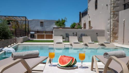 Pavlina Villa , a hidden gem with heated pool and ping pong! - Foto 4, sunbed