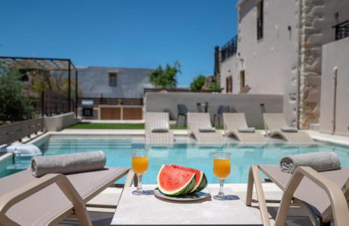 Pavlina Villa , a hidden gem with heated pool and ping pong! - Photo 4