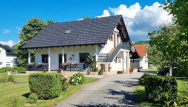 Apartment Rosandić - Foto 1, Garden view