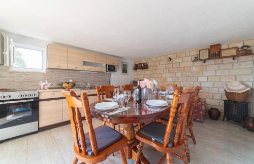 Serene Retreat Holiday Home With Pool - Foto 47