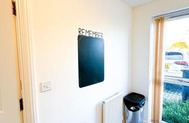 City Centre house for Family, Group & Contractor Stay - Sleeps Upto 9 Guests with Free Parking - Foto 58