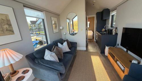 Water Cabin With Water Sports Equipment and Bikes, Bath - Foto 2