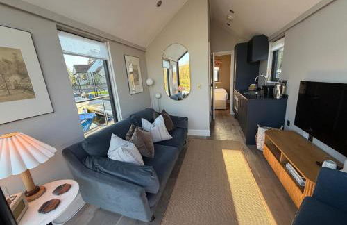 Water Cabin With Water Sports Equipment and Bikes, Bath - Foto 2