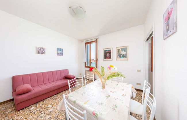 Lovely Canal View - Photo 1