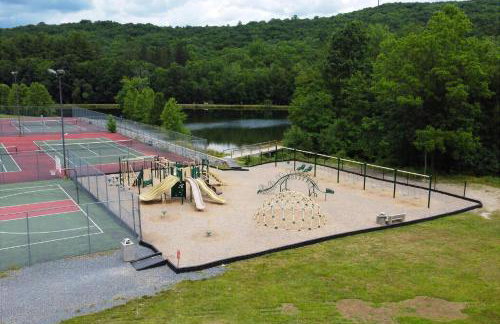 Harmony Hill Stylish 4bd Mountain Retreat, Hot Tub, Games - Foto 74