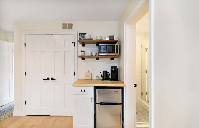 Playhouse Family Escape for 4! - Photo 6