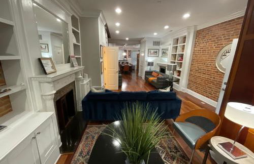 Classy Victorian Brownstone Subway Shopping - Photo 59