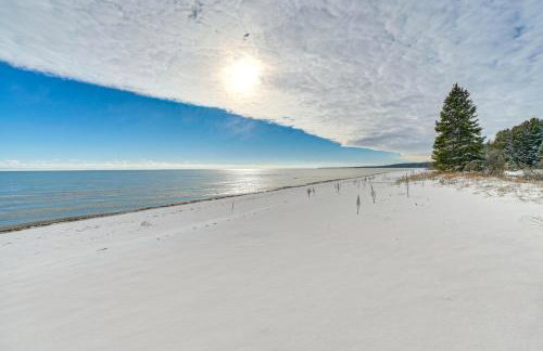 On-Site Trails and Private Beach! Lake Huron Retreat - Foto 34