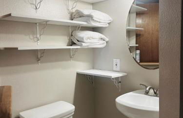 Spacious Lake Retreat for Families - Foto 5