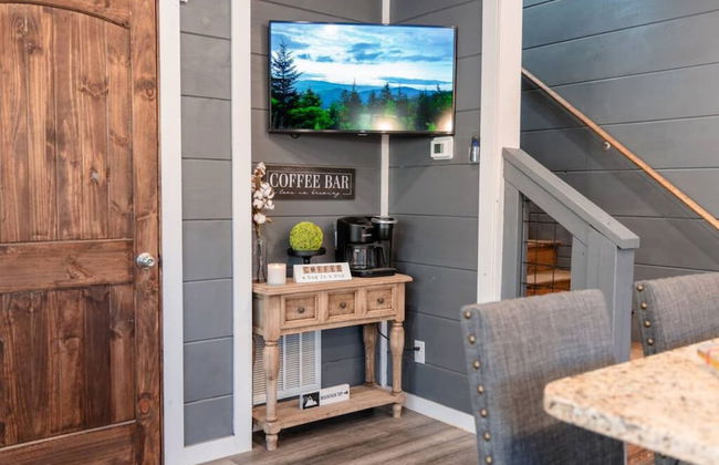 Romantic Cabin Retreat By Ghosal Luxury Lodging - Photo 12