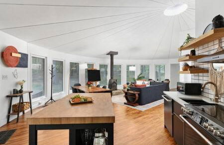 Cabin w hot tub & fire pit at The Woods Resort - Foto 12